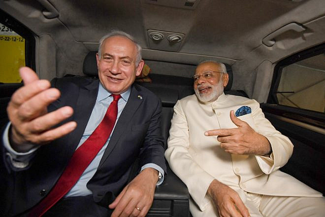 Israeli Prime Minister Benjamin Netanyahu and Indian Prime Minister Narendra Modi after a farewell ceremony in Modi's honor at Ben-Gurion Airport, July 4, 2017. Photo by Haim Zach/GPO.