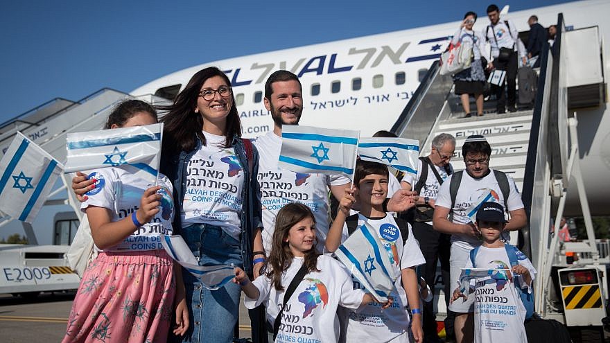 Some 300 new immigrants from France arrive on a special “Aliyah Flight” organized by the Jewish Agency, at Ben-Gurion International Airport in central Israel, on July 23, 2018. Photo by Miriam Alster/Flash90.