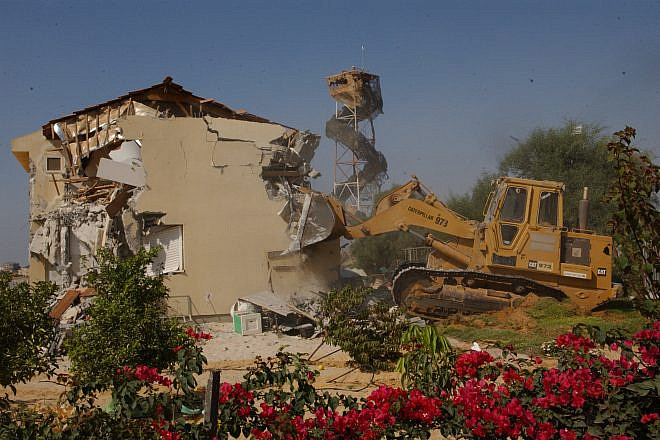 Demolition of Ganey Tal settlement in Gush Katif, Gaza, during Israel's disengagement, Aug. 22, 2005. Photo by Yossi Zamir/Flash90.