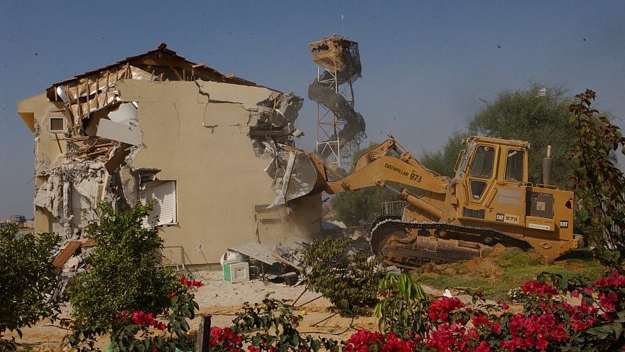 Demolition of Ganey Tal settlement in Gush Katif, Gaza, during Israel's disengagement, Aug. 22, 2005. Photo by Yossi Zamir/Flash90.