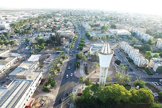 The western Negev city of Netivot, June 10, 2015. Photo: Lehava Center, Netivot, SkyPic Aerial Photography, Pikiwiki Israel.