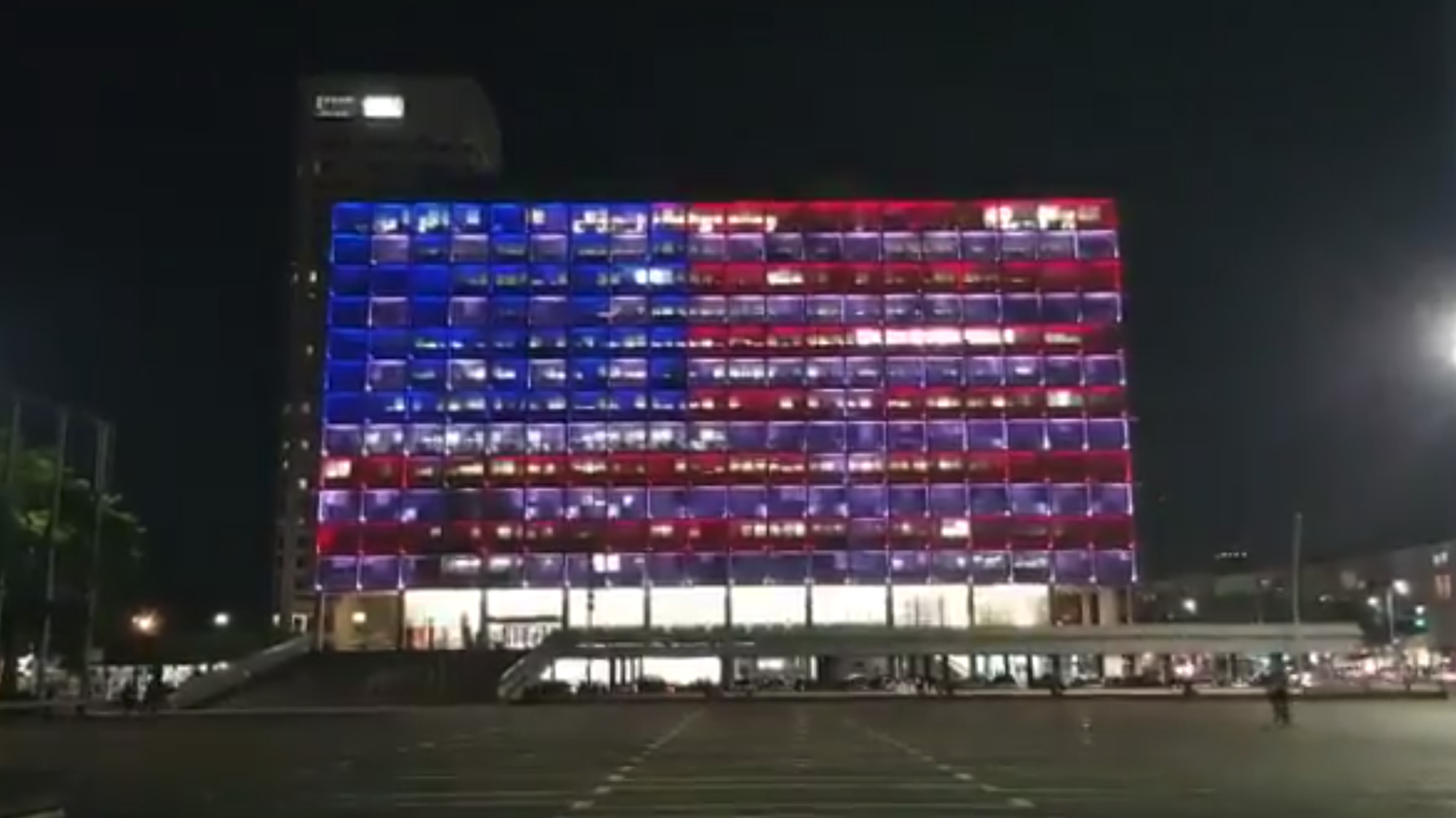 Tel Aviv City Hall lit up in the colors of an American flag. Aug. 4, 2019. Source: Screenshot.