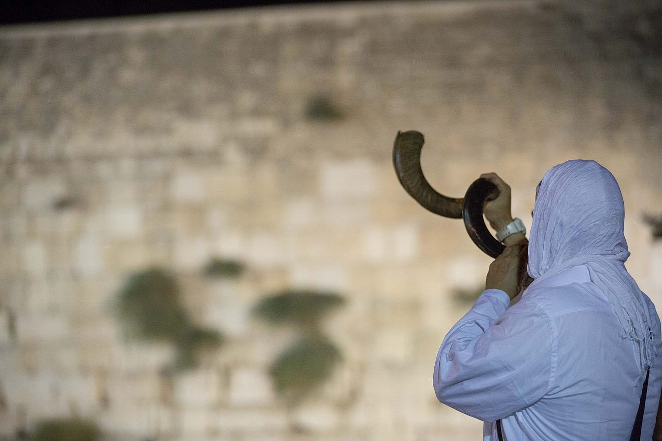 Blowing a shofar at the Western Wall in the Old City of Jerusalem, Sept. 16, 2017. Photo by Yonatan Sindel/Flash90.