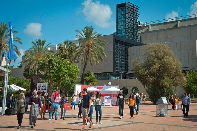 Students at the Tel Aviv University on the first day of the new academic year, Oct. 14, 2018. Photo by Flash90.