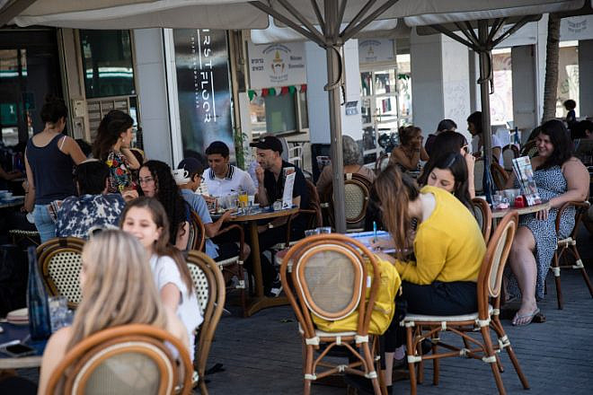 Israelis enjoy their day off work at coffee shops in central Jerusalem during the second round of elections on Sept. 17, 2019. Photo by Hadas Parush/Flash90.