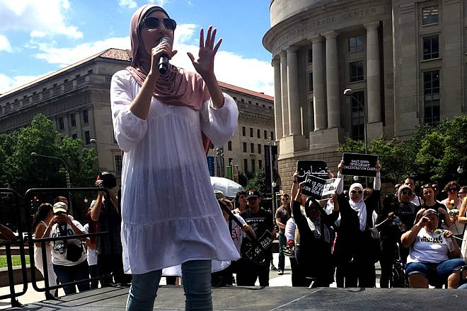 Linda Sarsour speaks at the Women Disobey protest against U.S. Immigration and Customs Enforcement's (ICE) “zero tolerance” policy separation children and families at the Mexico border, June 28, 2018. Credit: Wikimedia Commons.