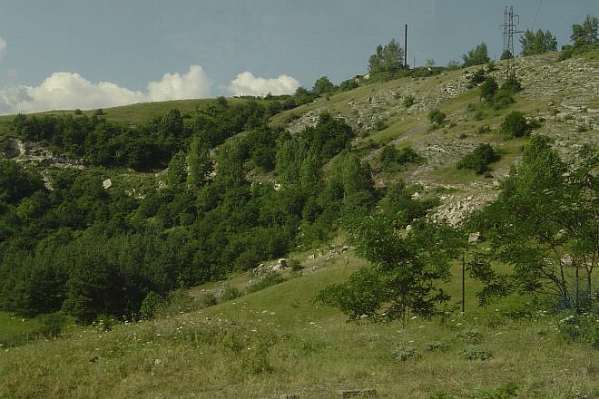 The road leading up to the town of Shusha, Nagorno-Karabakh, where Jewish tank commander Albert Agarunov, now memorialized in Azerbaijan, fought in a battle known to residents of the area. Photo by Marshal Bagramyan.