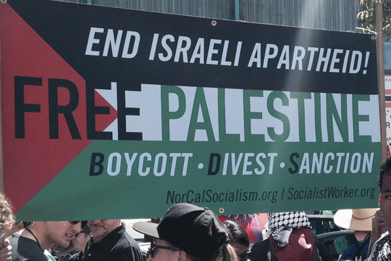 Supporters of the BDS movement against Israel. Photo by Alex Christy/Flickr.