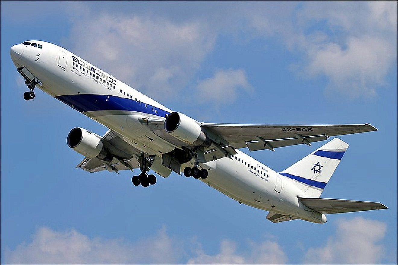 An El Al Israel Airlines Boeing 767, June 6, 2013. Credit: Aktug Ates via Wikimedia Commons.