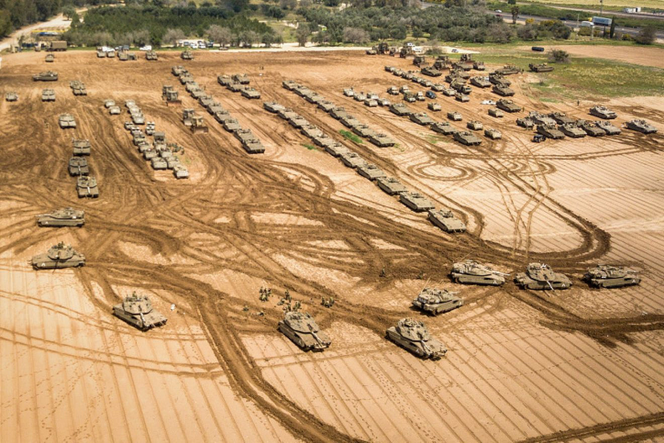 IDF tanks stationed near the Israel-Gaza border on March 27, 2019. Photo by Dudi Modan/Flash90.