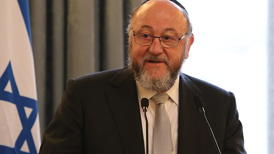 Chief Rabbi Ephraim Mirvis of the United Kingdom speaks at a Holocaust Memorial Day event on Jan. 23, 2018. Credit: UK Foreign and Commonwealth Office.