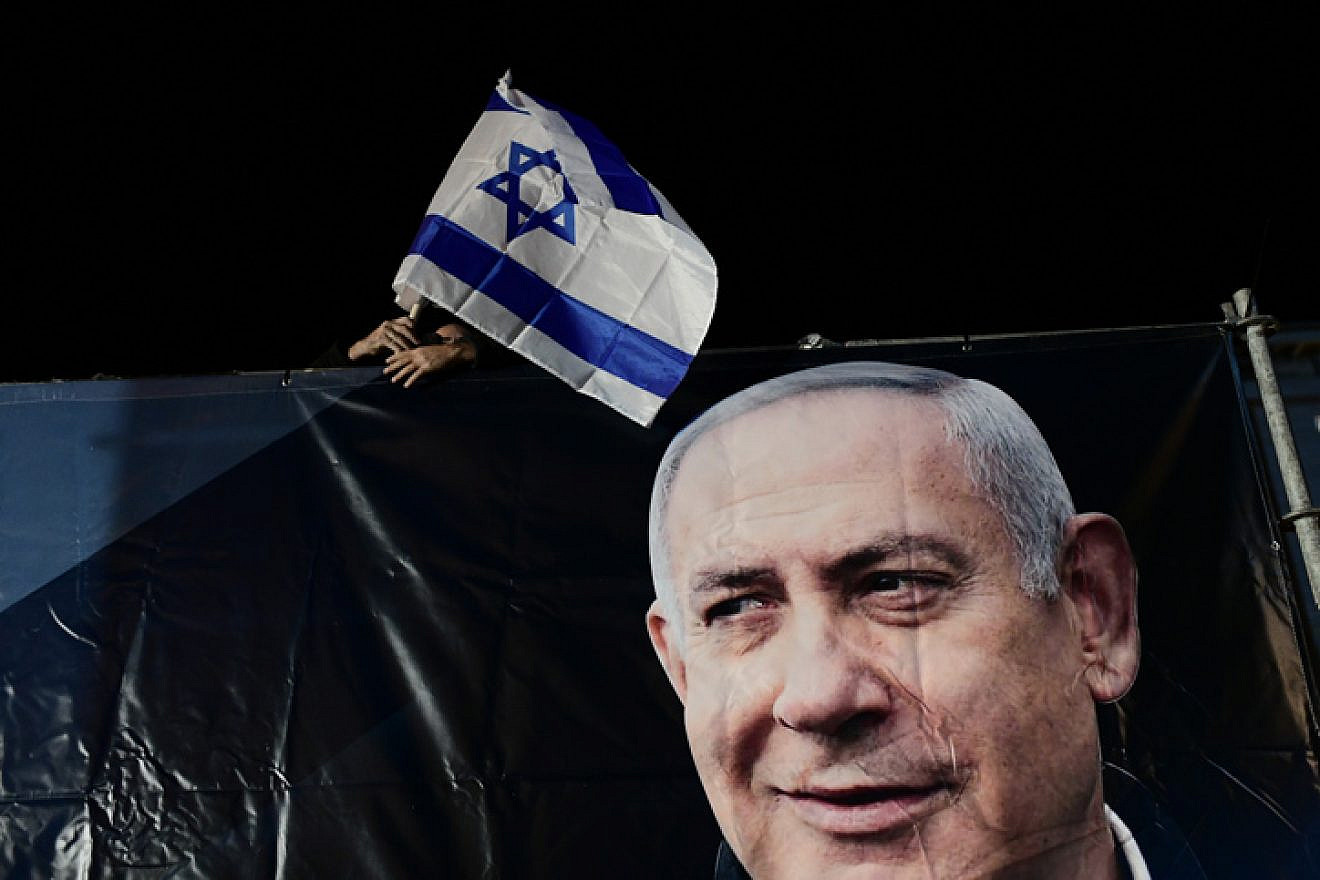 Israelis demonstrate in support of Prime Minister Benjamin Netanyahu near the house of Israeli Attorney General Avichai Mandelblit in Petach Tikvah on Nov. 18, 2019. Photo by Tomer Neuberg/Flash90.