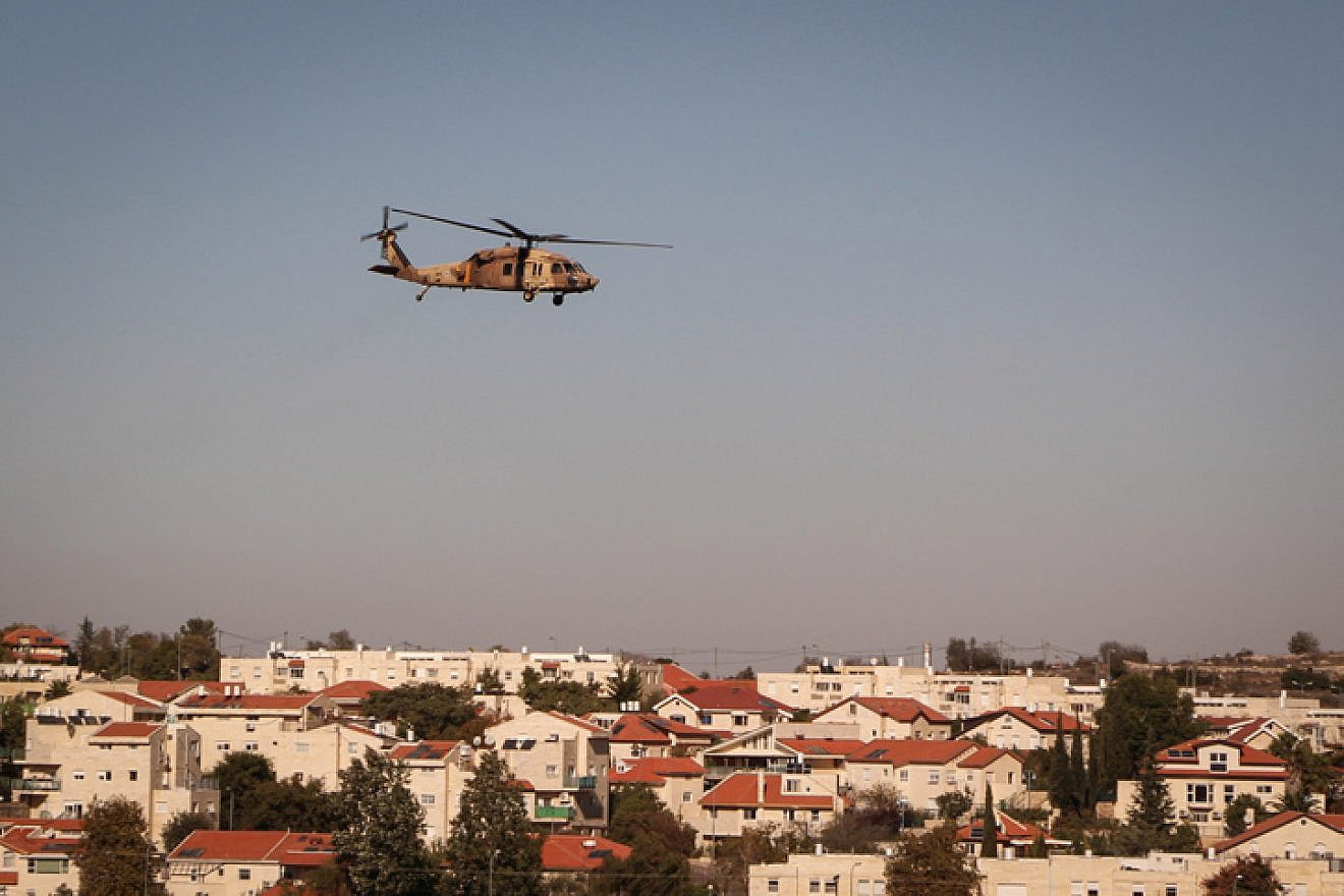 A military helicopter carries Israeli Prime Minister Benjamin Netanyahu to Alon Shvut in Gush Etzion on Nov. 19, 2019. Photo by Gershon Elinson/Flash90.