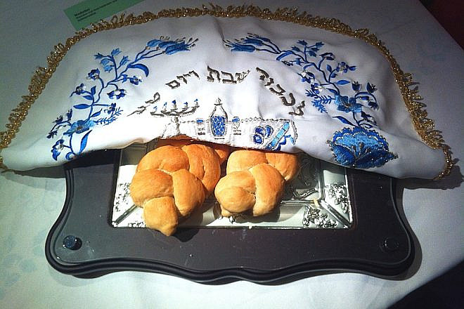 Two loaves of challah ready for Shabbat. Credit: Pixabay.