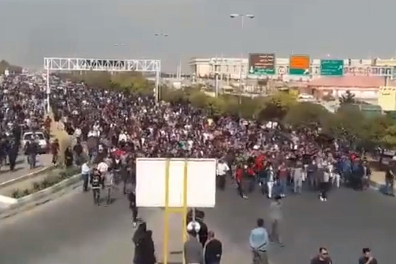 Protesters in the streets of Iran demonstrating against a massive hike in gas prices by the government in November 2019. Source: Screenshot.