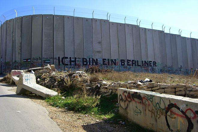 Graffiti on the security wall that separates Israel from the West Bank. Credit: Marc Venezia via Wikimedia Commons.