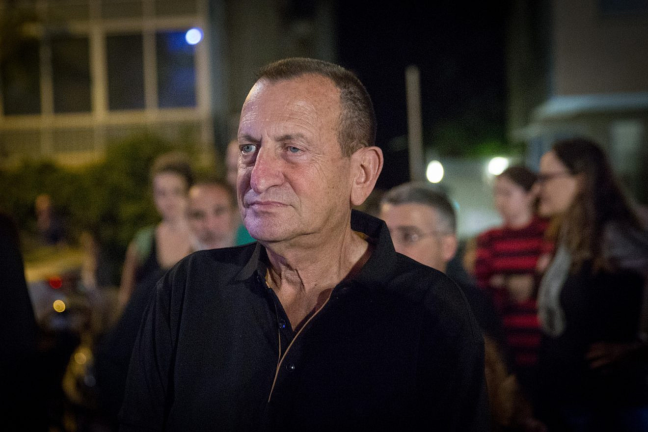 Tel Aviv mayor Ron Huldai attends a protest  outside Cinemateque in Tel Aviv, on  October 27, 2018. Photo by Miriam Alster/Flash90