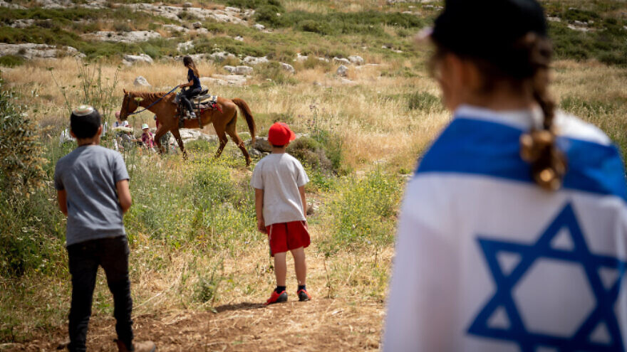 Israelis participate in a march to celebrate Israel's 71st Independence Day, near Havat Gilad, in Judea and Samaria, on May 9, 2019. Photo by Hillel Maeir/Flash90.