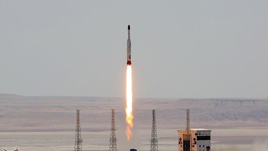 An Iranian “Simorgh” (Phoenix) orbital carrier rocket is launched from the Imam Khomenei Spaceport in Semnan Province, Iran, on July 27, 2017. Credit: Tasnim News Agency via Wikimedia Commons.