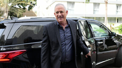 Blue and White Party leader Benny Gantz arrives for a meeting with Yisrael Beiteinu leader Avigdor Lieberman in Ramat Gan on March 9, 2020. Photo by Tomer Neuberg/Flash90.