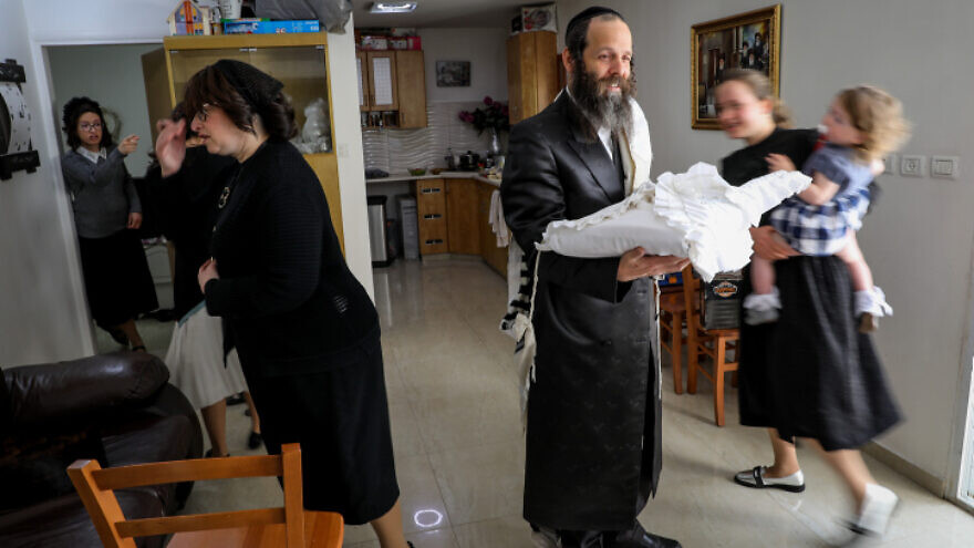 The Greenfeld family celebrate a brit milah at their home in Beitar Illit, Judea and Samaria, on April 5, 2020. Photo by Nati Shohat/Flash90.