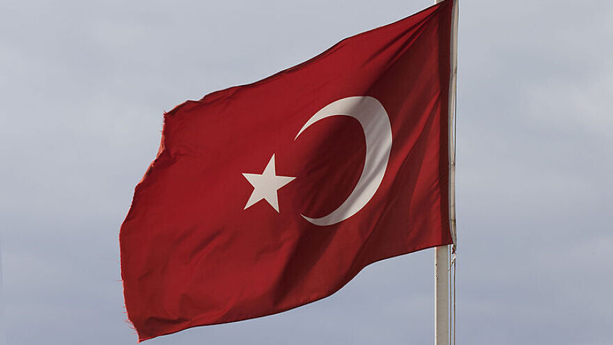 Flag of the Republic of Turkey. Credit: Zeynel Cebeci via Wikimedia Commons.