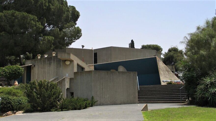 The “From Holocaust to Revival Museum” at Kibbutz Yad Mordechai in southern Israel commemorates Jewish resistance against the Nazis during World War II, as well as the battle of Yad Mordechai during the 1948 War of Independence. Credit: Wikimedia Commons.