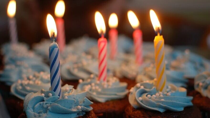 Birthday cupcakes with candles. Credit: Pixabay.