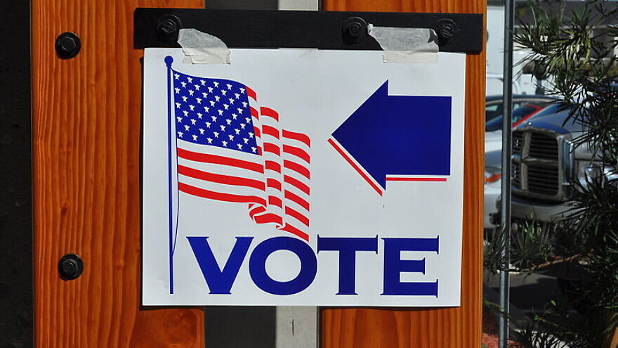 A sign for a U.S. polling station. Credit: Wikimedia Commons.