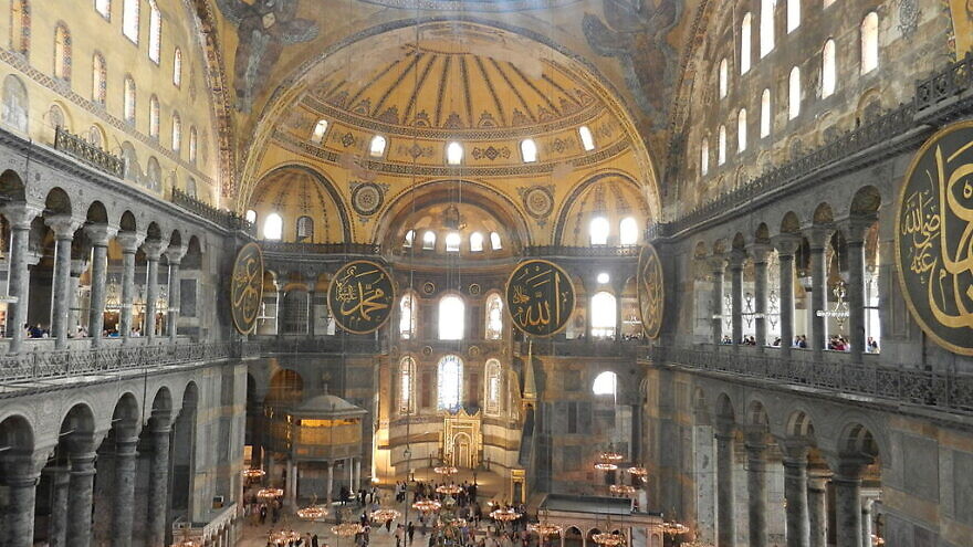 The Hagia Sophia museum (and former church) in Istanbul. Credit: Wikimedia Commons.
