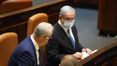 Israeli Prime Minister Benjamin Netanyahu (right) and Defense Minister Benny Gantz vote for the budget deadline extension bill on Aug. 24, 2020. Credit: Yehonatan Samiyeh/Knesset Spokesperson's Office.