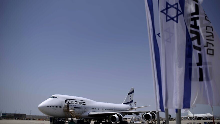 El Al airplane bringing French Jews to Israel. Photo by Tomer Neuberg/Flash90.