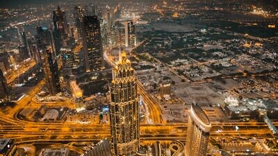 A view of Dubai at night. Credit: enjoytheworld/Pixabay.