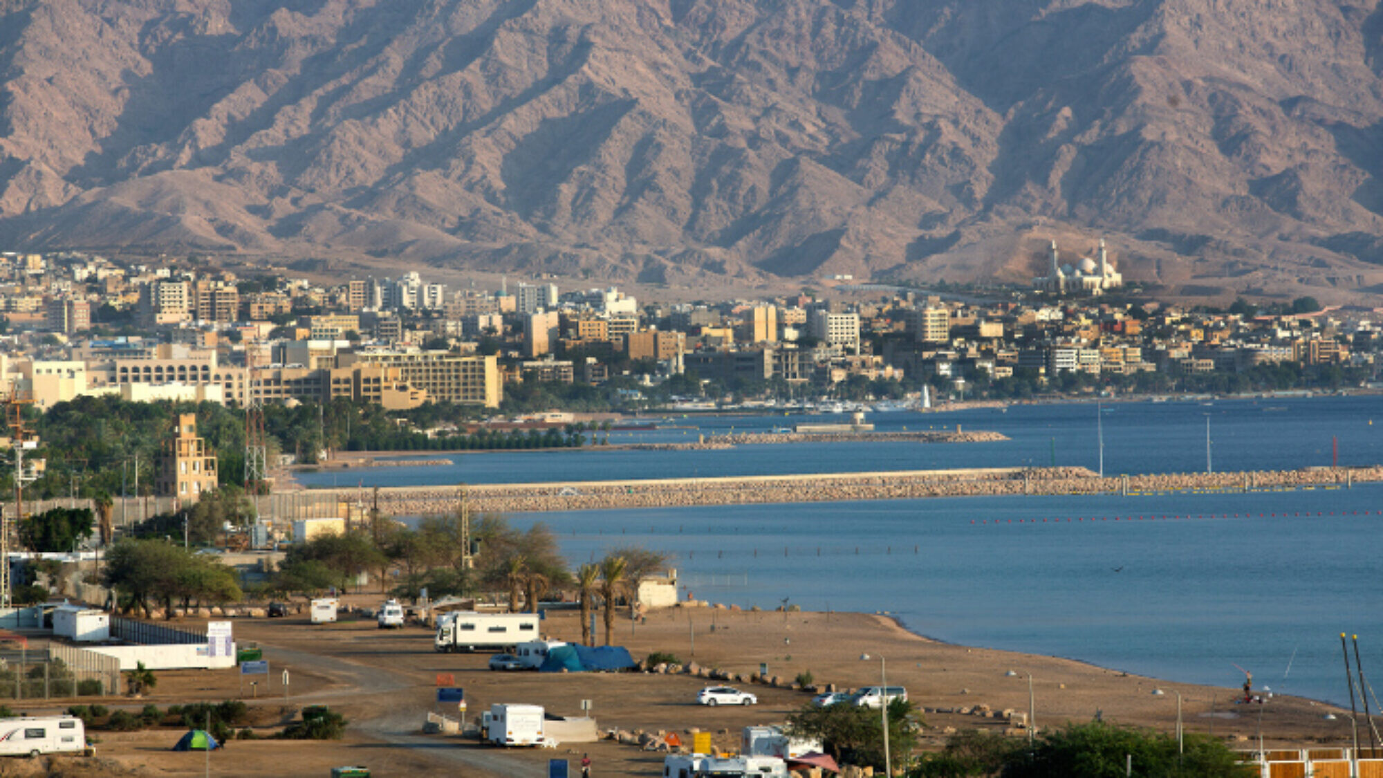 beaches closed after Jordanian swims border