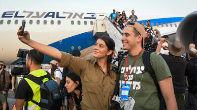 New immigrants from North America arrive on a special " Aliyah Flight" on behalf of Nefesh B'Nefesh organization at Ben-Gurion International Airport on Aug, 14, 2019. Photo by Flash90.