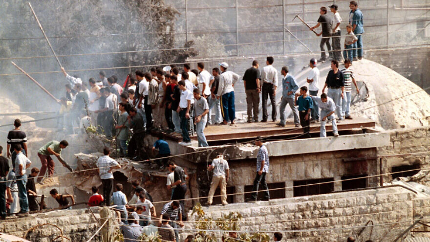 Palestinians take over Joseph's Tomb in Nablus in 2000. It was under Israeli control until the tomb was attacked by a Palestinian mob. Photo by Flash90.