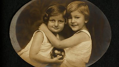 Hannah and Giora Senesh (Szenes), 1924. Credit: National Library of Israel's Hannah Senesh Archival Collection.