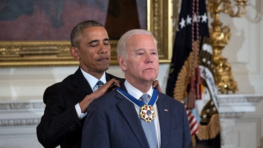 U.S. President Barack Obama presents Vice President Biden with the Presidential Medal of Freedom with Distinction on Jan. 12, 2017. Credit: Official White House Photo by Chuck Kennedy.