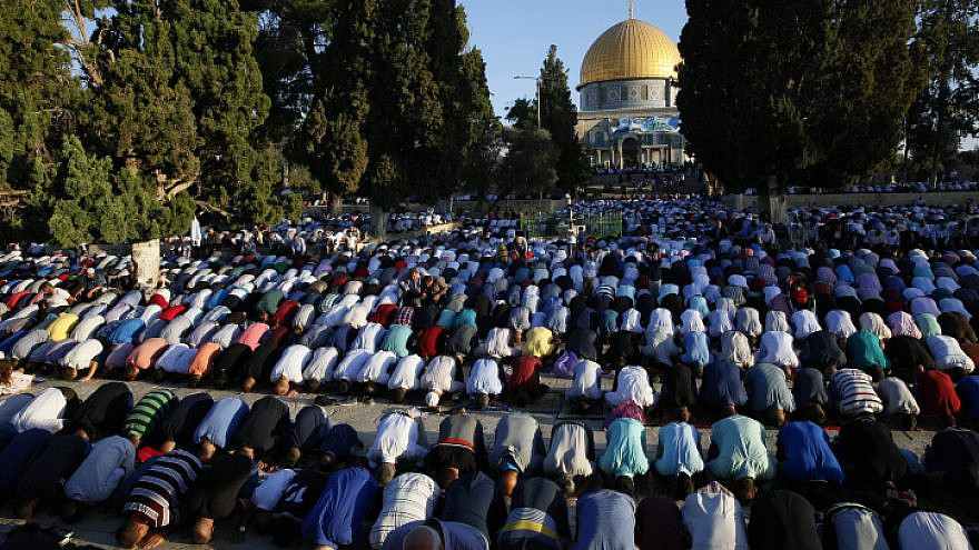 Thousands of Palestinians pray at the Al-Aqsa mosque in Jerusalem's Old City, marking the Muslim holiday of Eid al-Adha, Sept. 12, 2016. Photo by Sliman Khader/Flash90.
