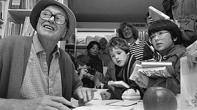 Roald Dahl signs books for children in Amsterdam on Oct. 12, 1988. Credit: Rob Bogaerts/Anefo via Wikimedia Commons.