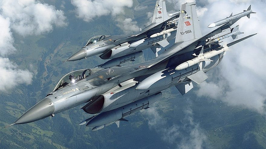 A Turkish General Dynamics F-16 Fighting Falcon, April 15, 2005. Credit: Robert Sullivan via Wikimedia Commons.