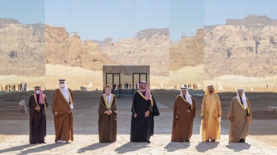 Arab Gulf leaders pose together following the restoration of ties between Qatar and Saudi Arabia. Source: Twitter.