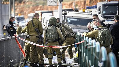 Israeli security forces near the scene of an attempted stabbing attack at the Gitai Avishar Junction west of Ariel in Judea and Samaria, Jan. 26, 2021. Photo by Flash90.