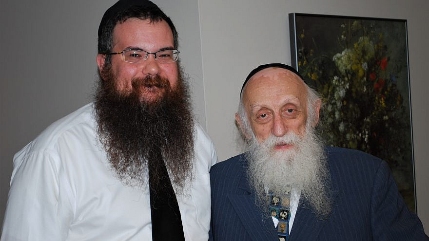 Rabbi Dr. Abraham Twerski with (to his left) Rabbi Shais Taub, both of whom worked with Jews in the Chassidic community, in addition to others who struggled with addiction, May 8, 2011. Credit: Wikimedia Commons.
