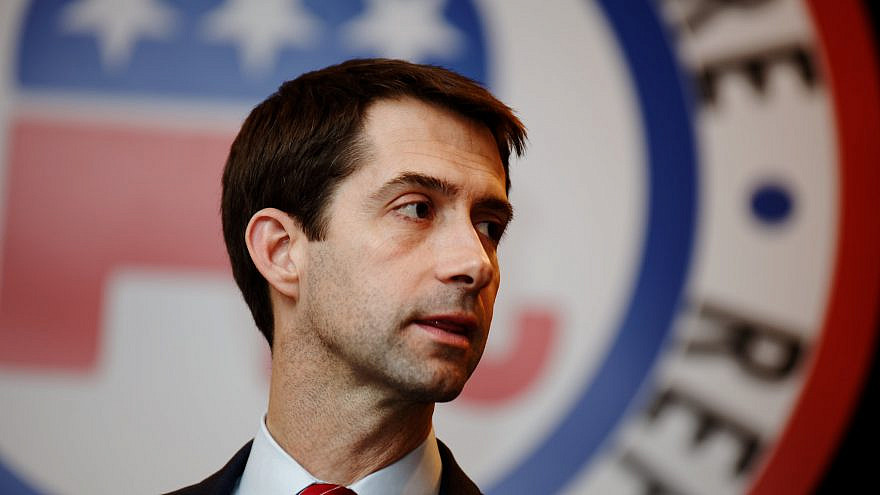 Sen. Tom Cotton (R-Ark.) at a townhall in New Hampshire, Jan. 23, 2016. Credit: Flickr/Michael Vadon.