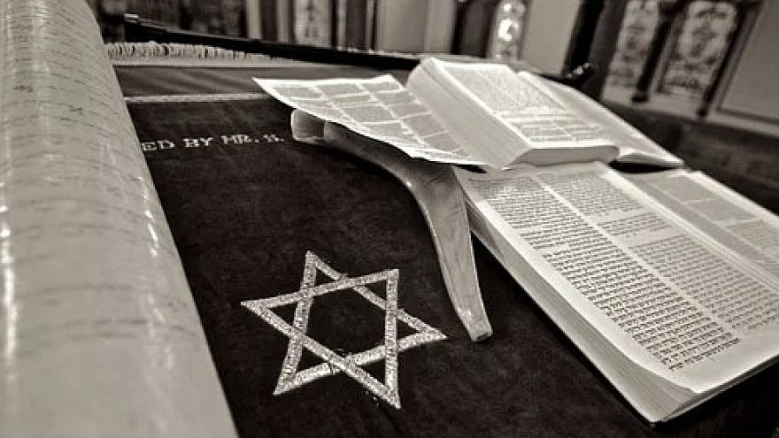Torah in synagogue. Credit: Pixabay.