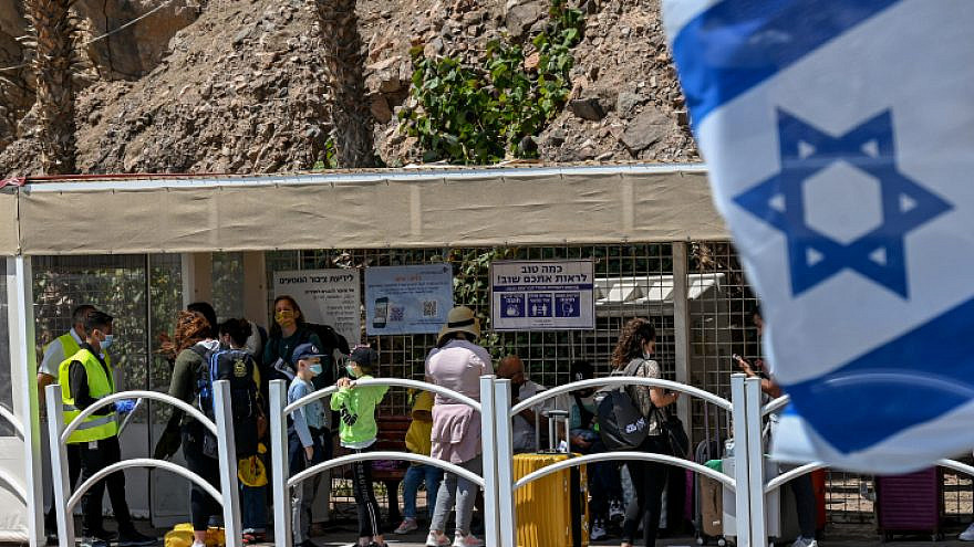 Israelis at the Taba border crossing after it was reopened for travelers on March 30, 2021. Photo by Flash90.