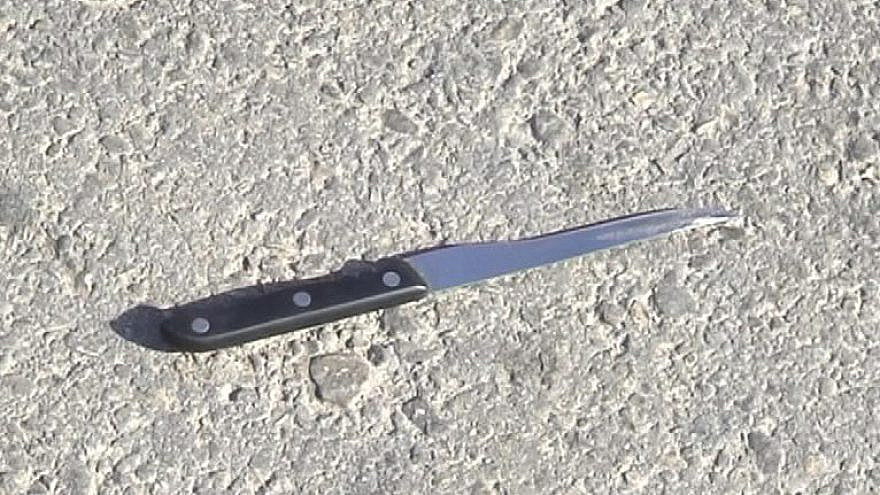 A knife used in an attempting stabbing of an Israeli soldier in October of 2005. Credit: Flickr/IDF.