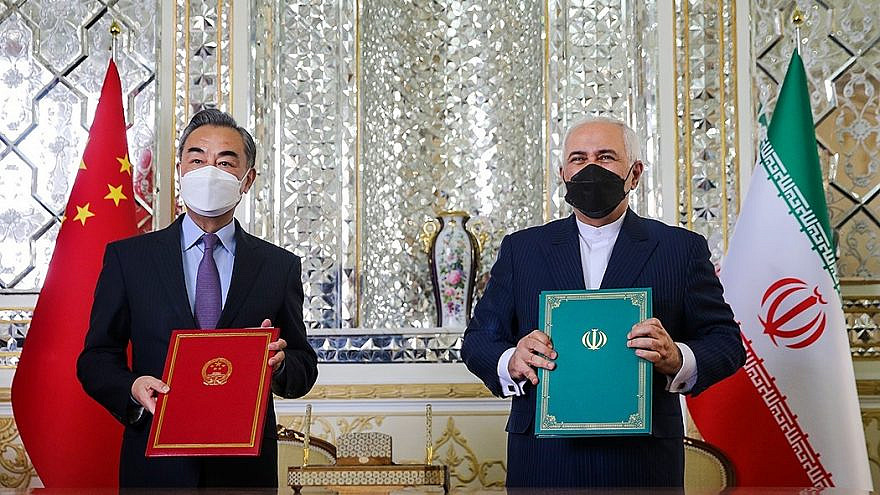 Chinese Foreign Minister Wang Yi and Iranian Foreign Minister Mohammad Javad Zarif, after signing the 25-year cooperation deal at the Foreign Ministry of Iran, March 27, 2021. Credit: Mohammad Sadegh Nikgostar via Wikimedia Commons.