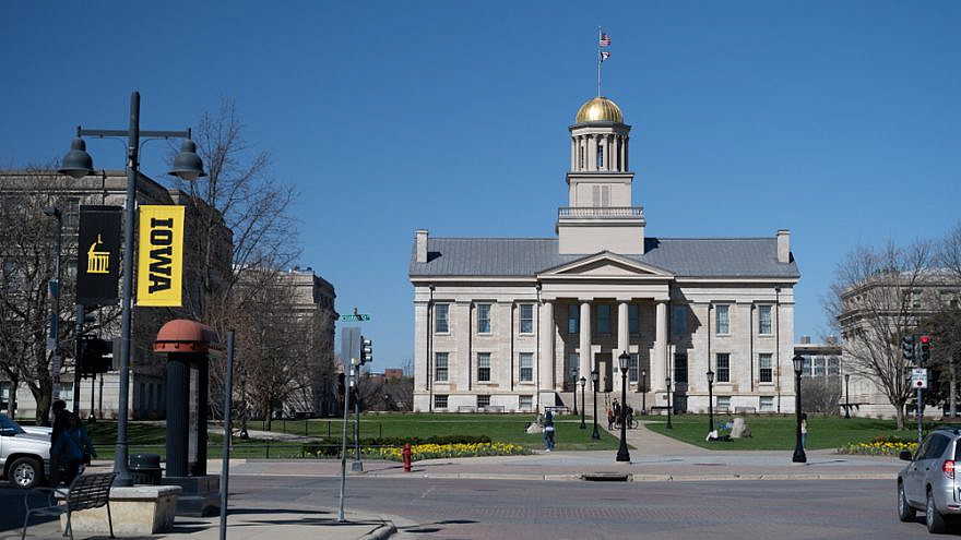 The Old Capitol building on the campus of the University of Iowa. Credit: IN Dancing Light/Shutterstock.